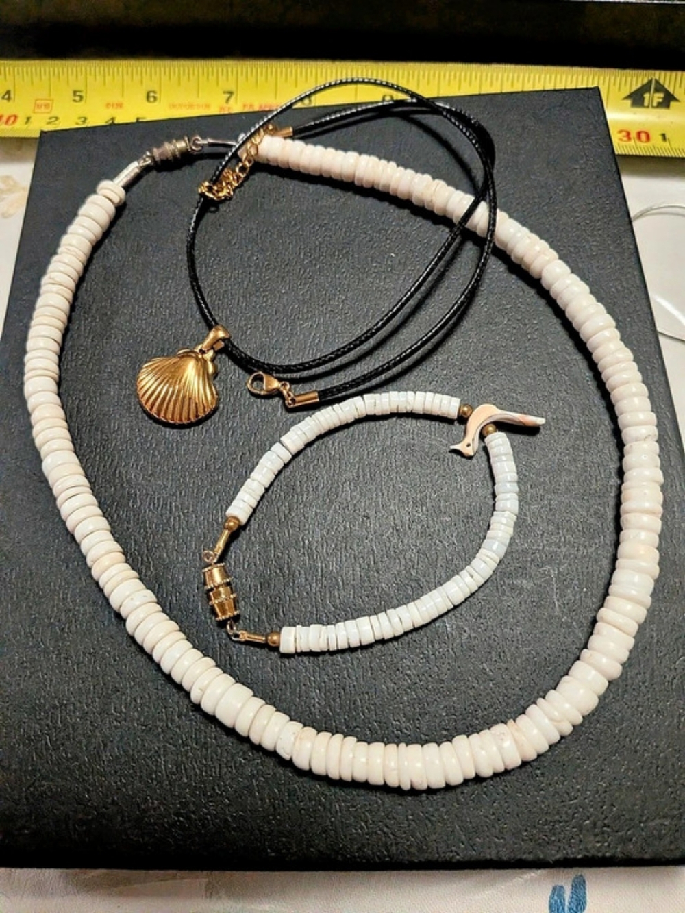 VTG 70s White Clam Shell Heishi Strand Necklace & Carved Bird Charm Bracelet